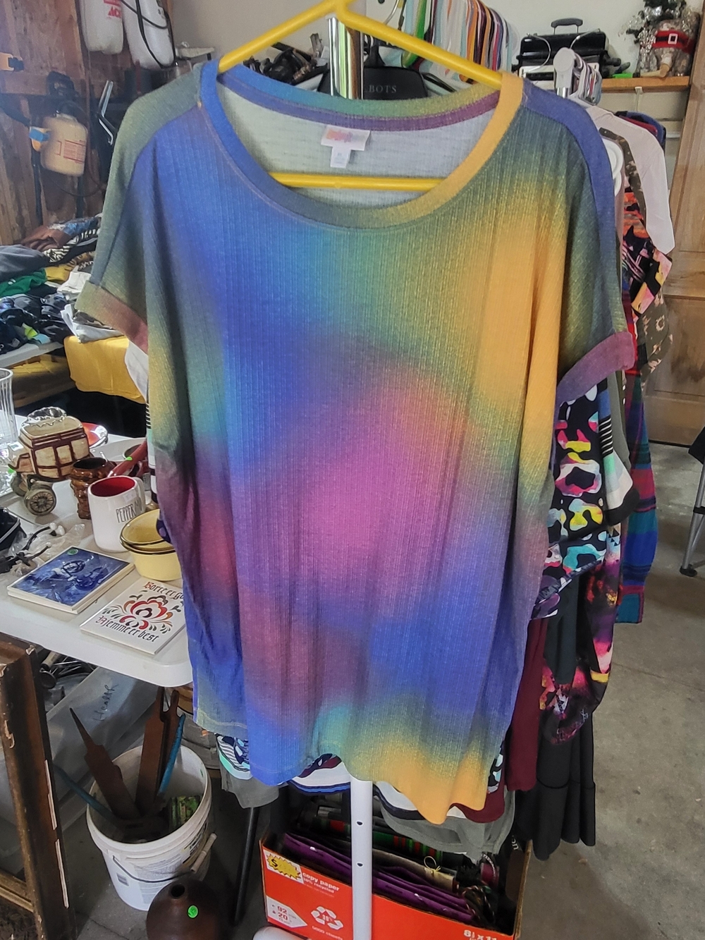 LuLaRoe Multicolor Ombre Short Sleeve Scoop Neck Top